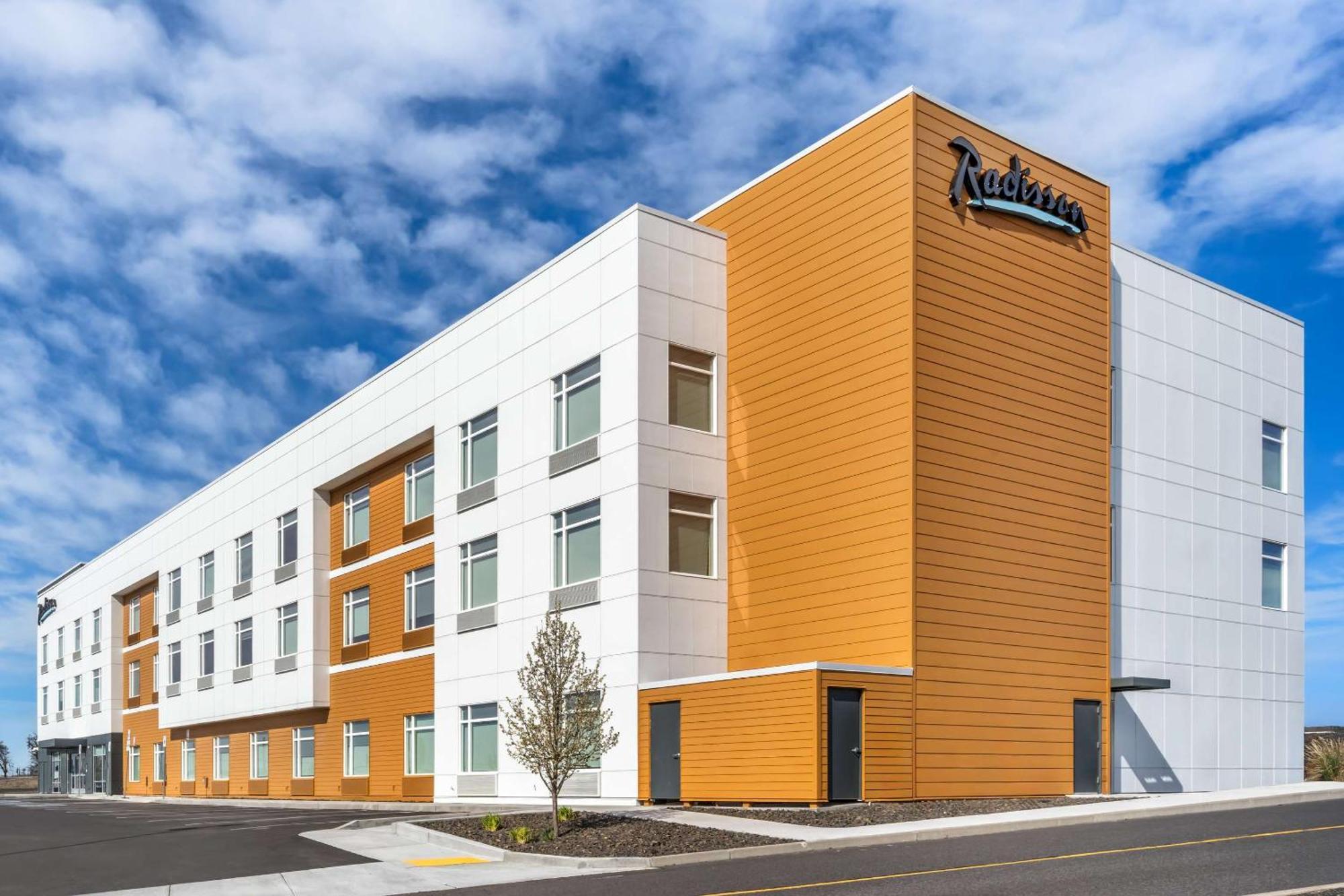 Radisson Hotel Pendleton Airport Exterior foto