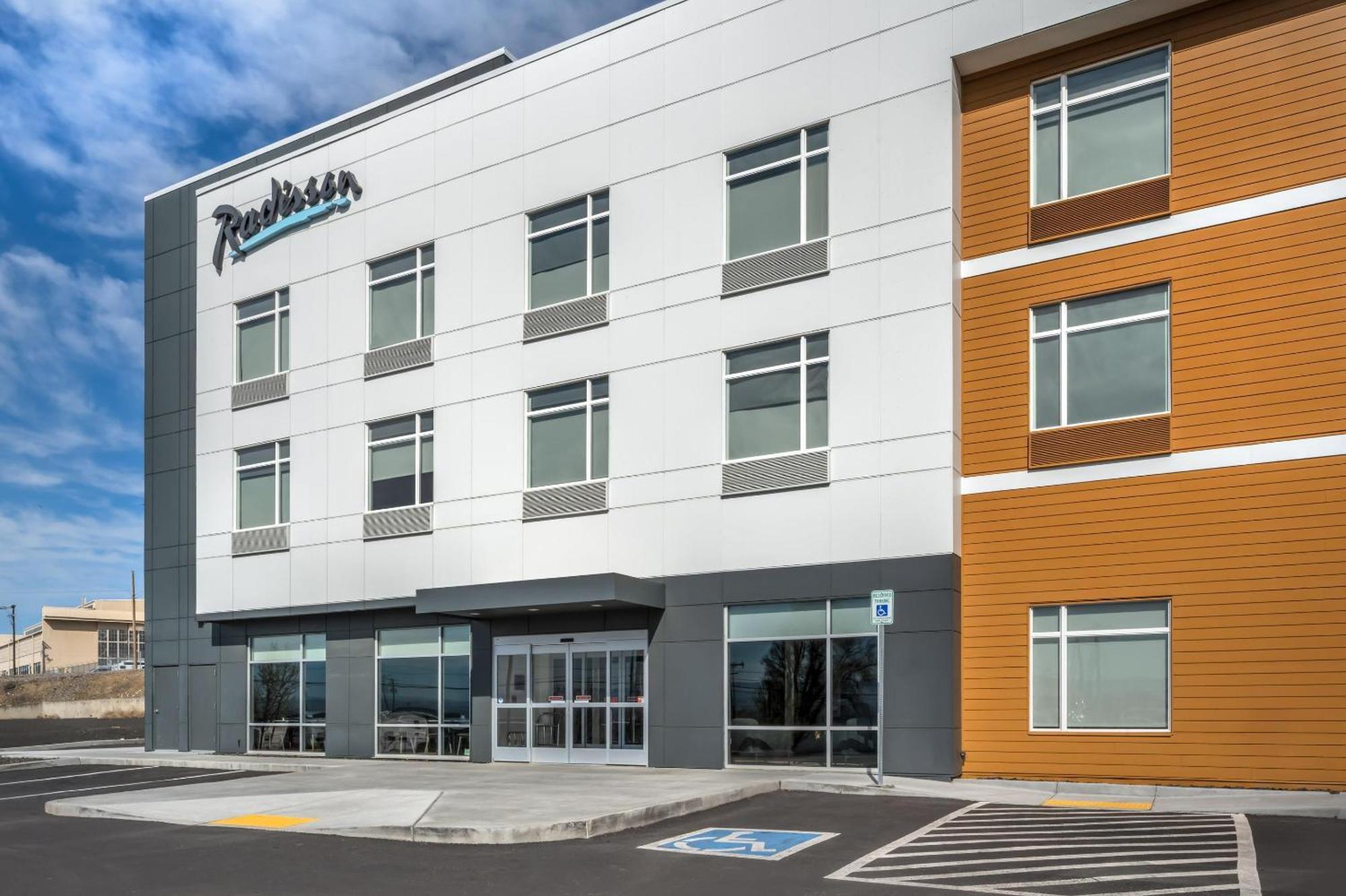 Radisson Hotel Pendleton Airport Exterior foto